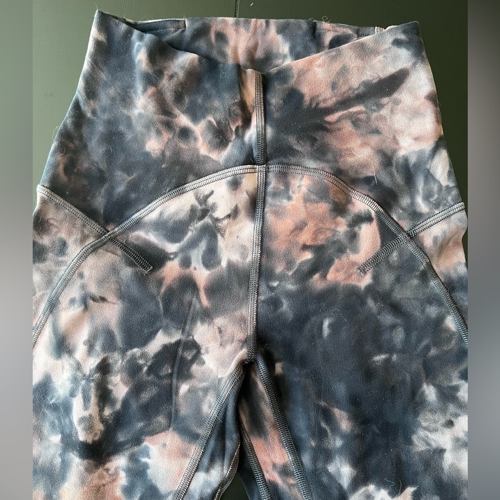 Lululemon Black/Pink Tie-Dye Leggings Size 4